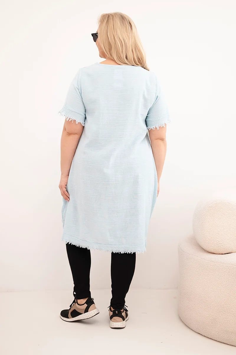 Sukienka damska bawełniana Plus Size z dłuższym tyłem i kieszenią niebieska - obrazek 3