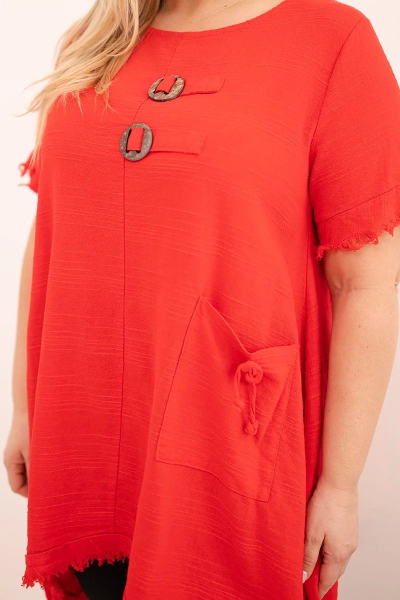 Sukienka damska bawełniana Plus Size z dłuższym tyłem i kieszenią czerwona - obrazek 4