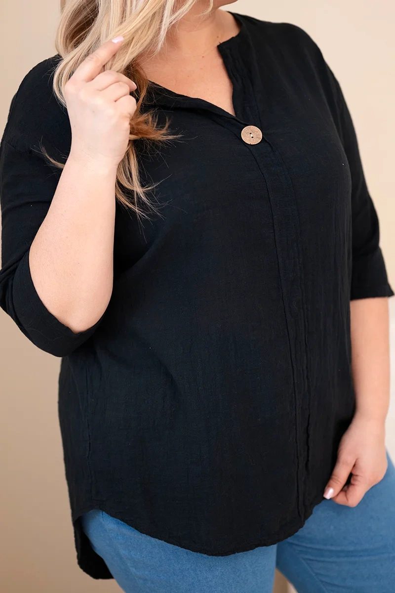 Bluzka damska bawełniana Plus Size z dekoltem na guziki czarna - obrazek 3