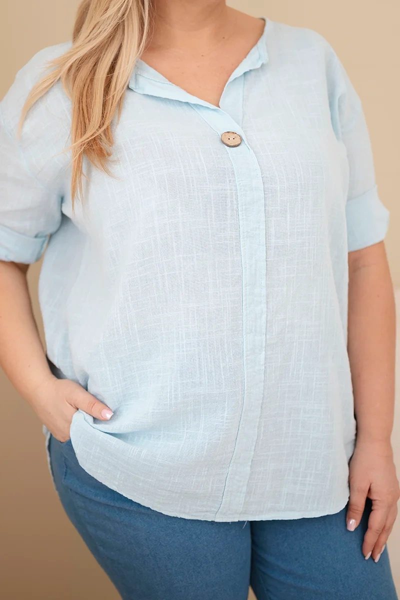 Bluzka damska bawełniana Plus Size z dekoltem na guziki niebieska - obrazek 2
