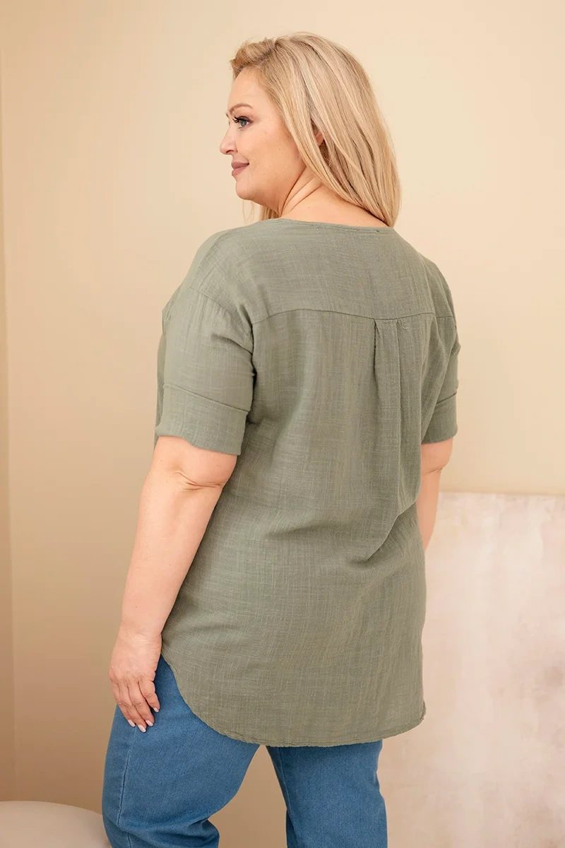 Bluzka damska bawełniana Plus Size z dekoltem na guziki khaki - obrazek 3