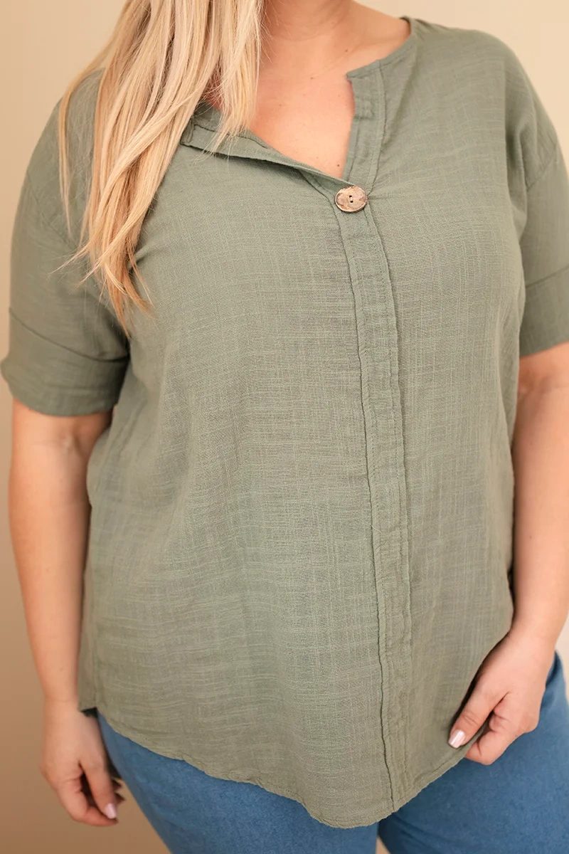 Bluzka damska bawełniana Plus Size z dekoltem na guziki khaki - obrazek 4