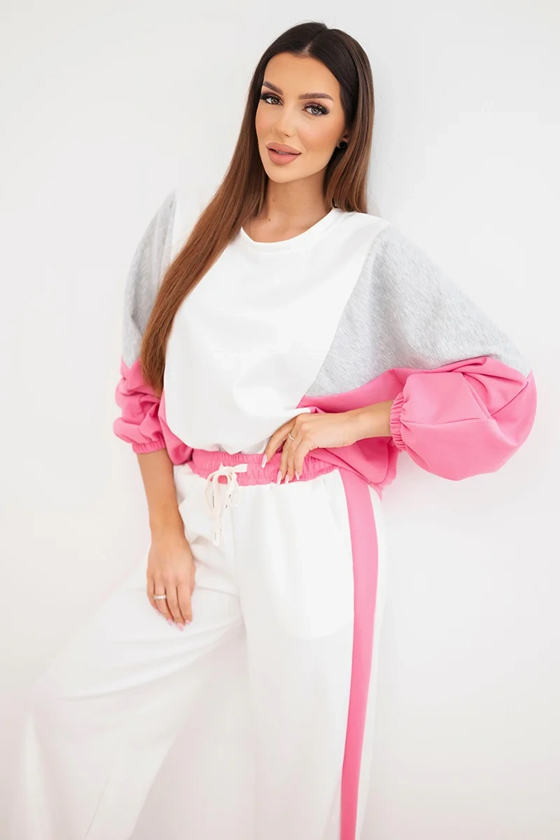 Komplet damski masełko z luźną bluzą i spodniami z szeroką nogawką różowy