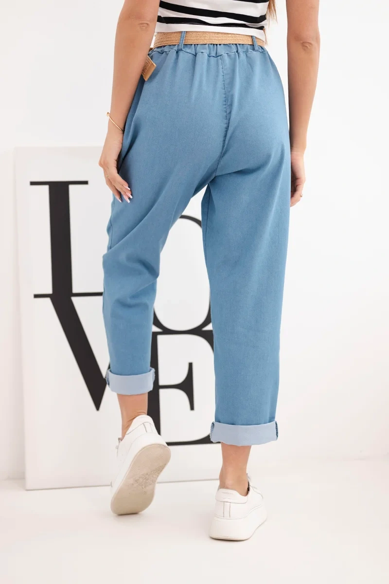 Spodnie damskie z podwijaną nogawką i paskiem jasno jeansowe - obrazek 3