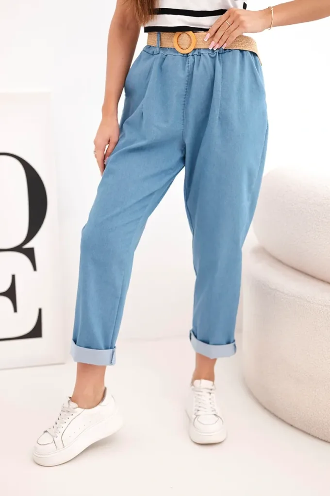 Spodnie damskie z podwijaną nogawką i paskiem jasno jeansowe
