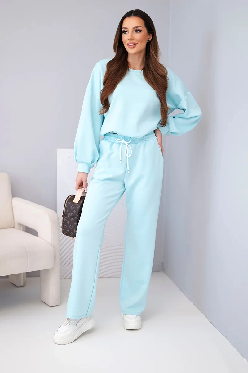 Komplet damski masełko bluza z broszką i spodnie z prostą nogawką błękitny - obrazek 3