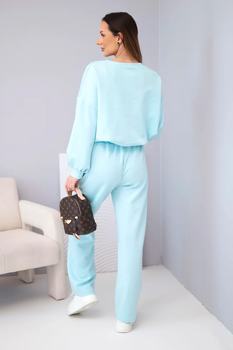 Komplet damski masełko bluza z broszką i spodnie z prostą nogawką błękitny - obrazek 4