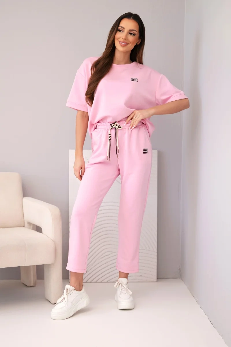 Komplet damski wiskozowy masełko z krótkim rękawem i spodniami z podwijaną nogawką jasny różowy - obrazek 2