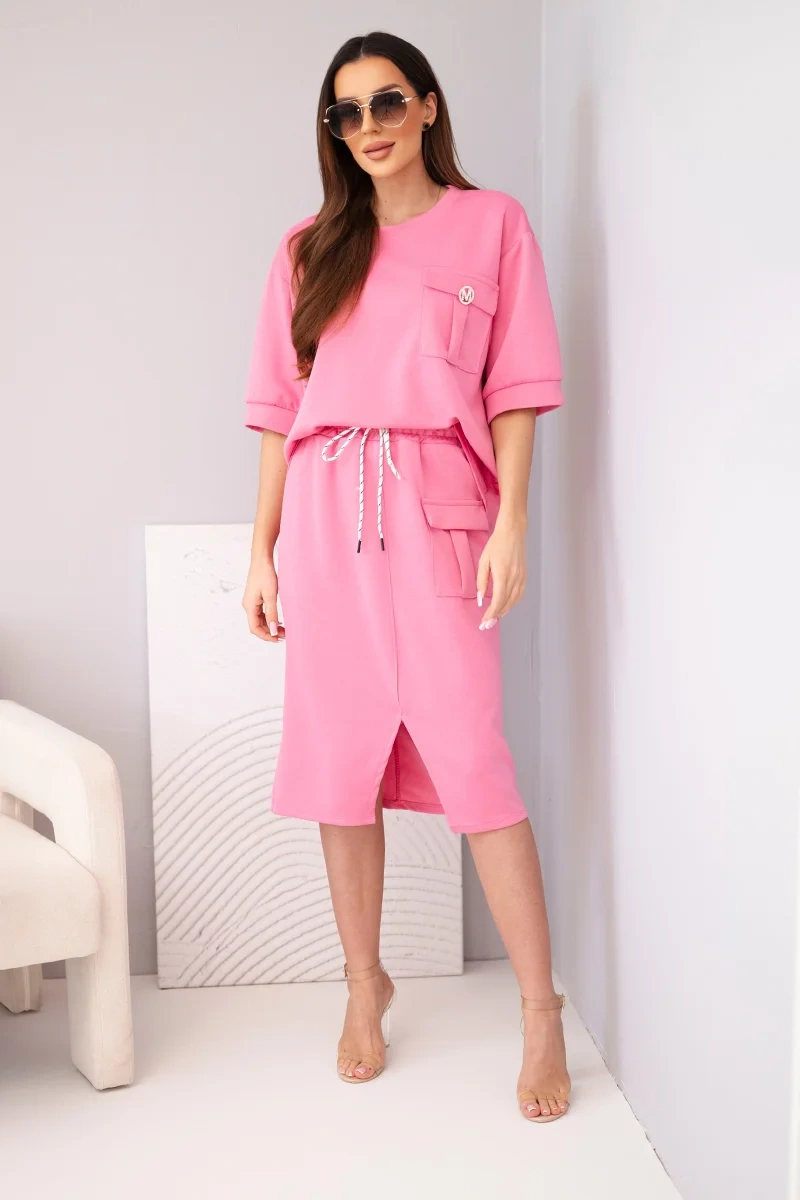 Komplet damski masełkowy z bluzką i spódnicą midi różowy - obrazek 2