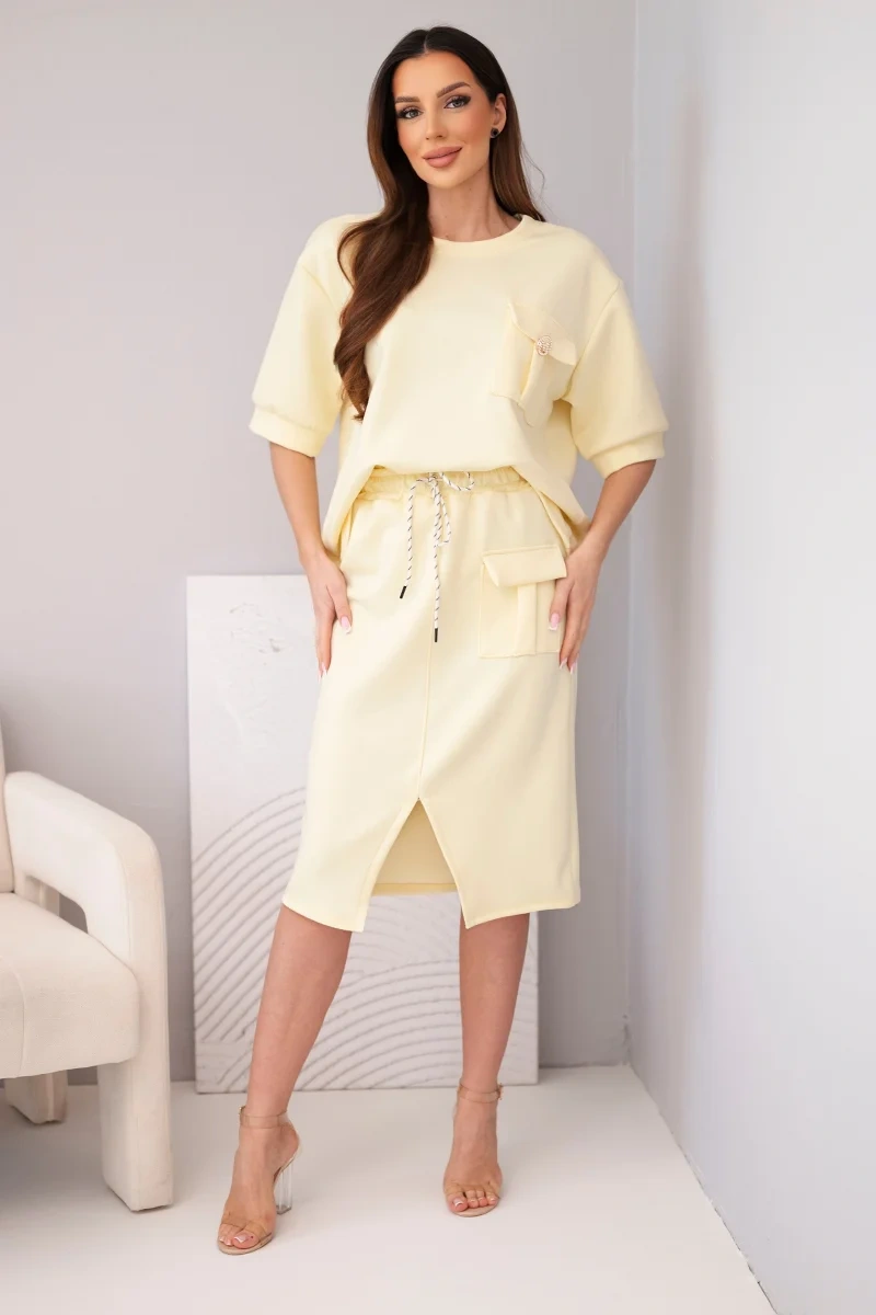 Komplet damski masełkowy z bluzką i spódnicą midi żółty - obrazek 2