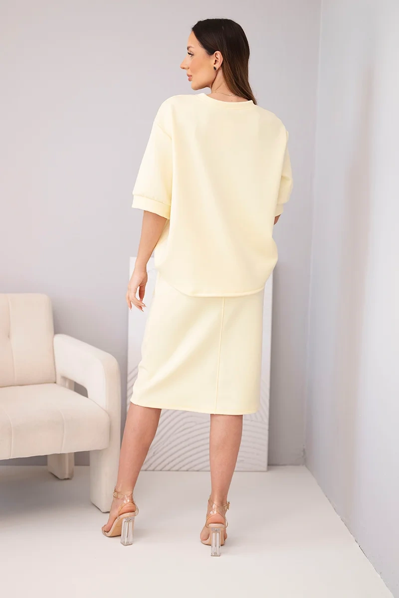 Komplet damski masełkowy z bluzką i spódnicą midi żółty - obrazek 3