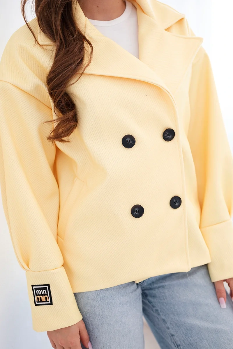 Kurtka damska krótka dwurzędowa z kołnierzem żółta - obrazek 4