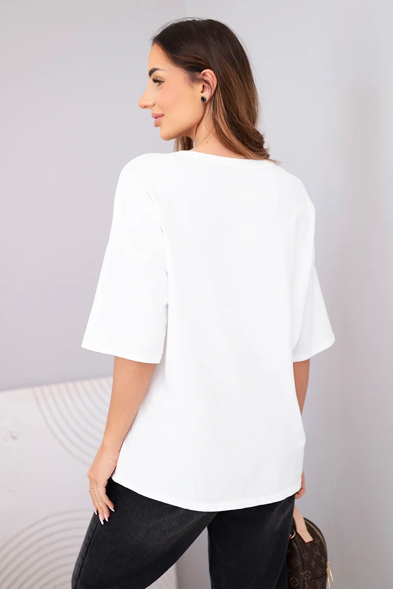 Bluzka damska bawełniana oversize z krótkim rękawem i nadrukiem V biała - obrazek 3