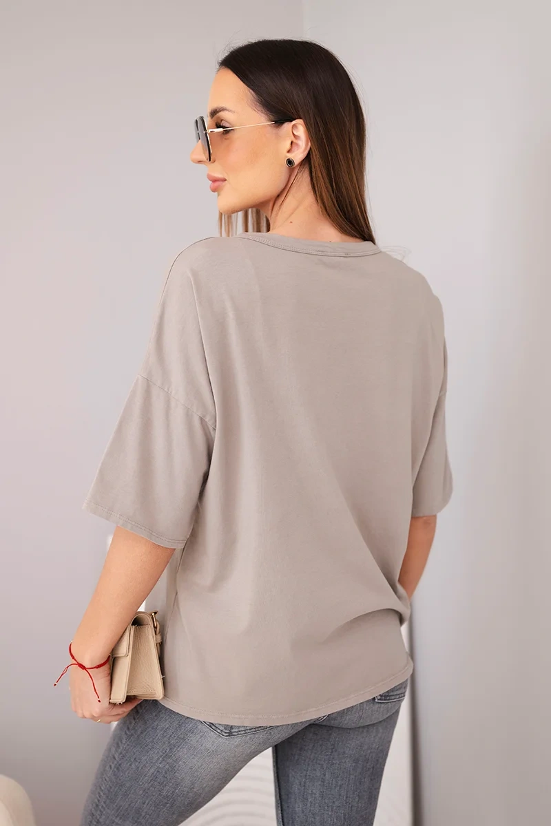 Bluzka damska bawełniana oversize z nadrukiem "Dog Fashion" fango - obrazek 3