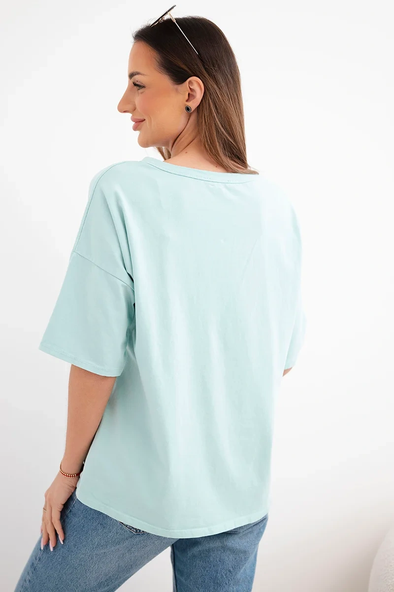 Bluzka damska bawełniana oversize z krótkim rękawem i modnym nadrukiem ciemno miętowa - obrazek 3