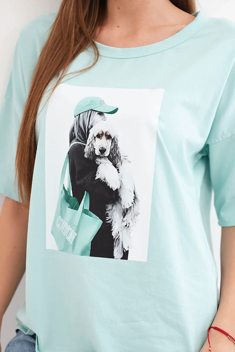 Bluzka damska bawełniana oversize z krótkim rękawem i modnym nadrukiem ciemno miętowa - obrazek 4