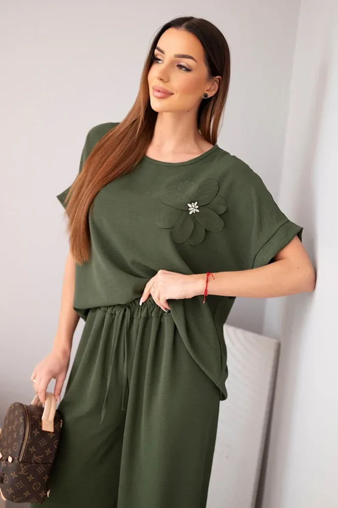 Komplet damski z wiskozy z ozdobnym kwiatem i szerokimi spodniami ciemne khaki