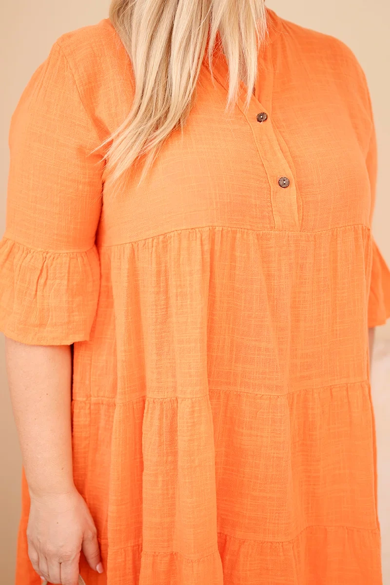 Sukienka damska bawełniana Plus Size z falbanami pomarańczowa - obrazek 4