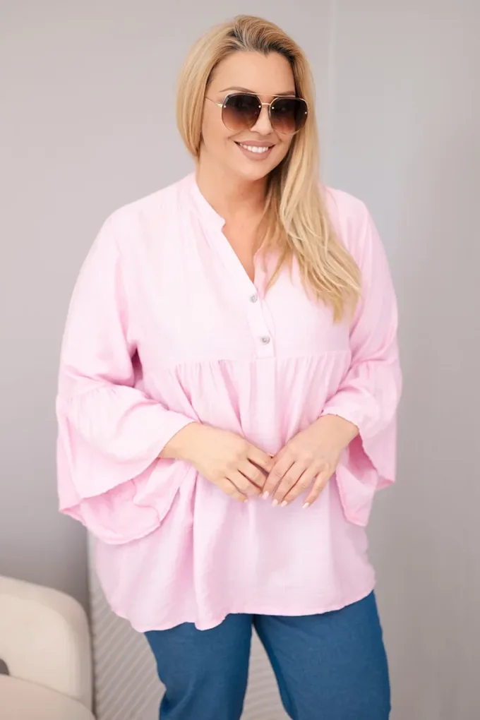 Bluzka damska wiskozowa Plus Size z falbaniastym rękawem i dekoltem V cukierkowy róż
