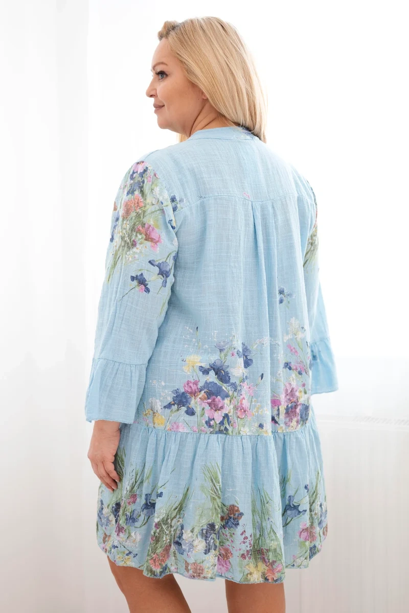 Sukienka damska bawełniana Plus Size z dekoltem V i guzikami kwiatowy wzór niebieska - obrazek 3