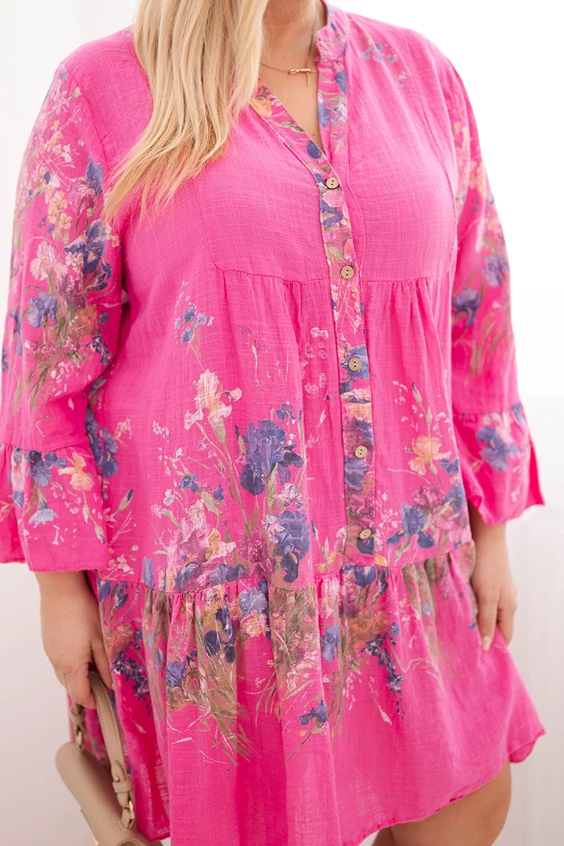 Sukienka damska bawełniana Plus Size z dekoltem V i guzikami kwiatowy wzór fuksja - obrazek 4