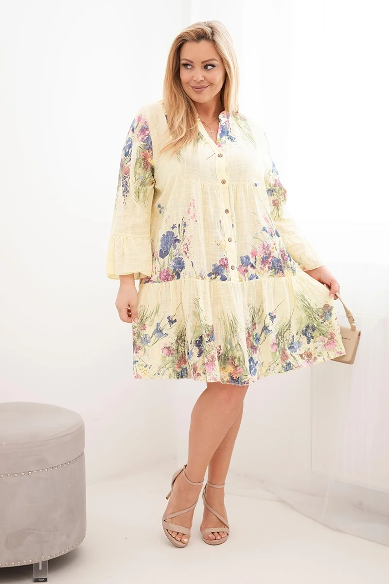 Sukienka damska bawełniana Plus Size z dekoltem V i guzikami kwiatowy wzór żółta - obrazek 2