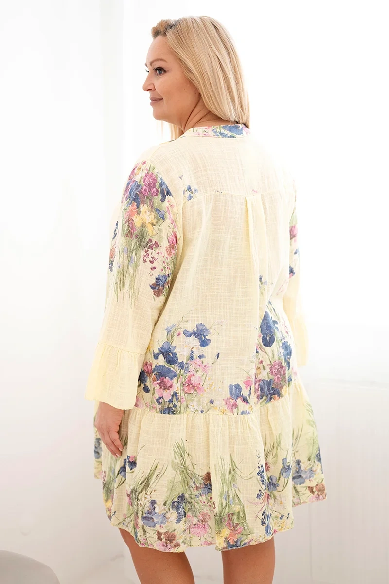 Sukienka damska bawełniana Plus Size z dekoltem V i guzikami kwiatowy wzór żółta - obrazek 3