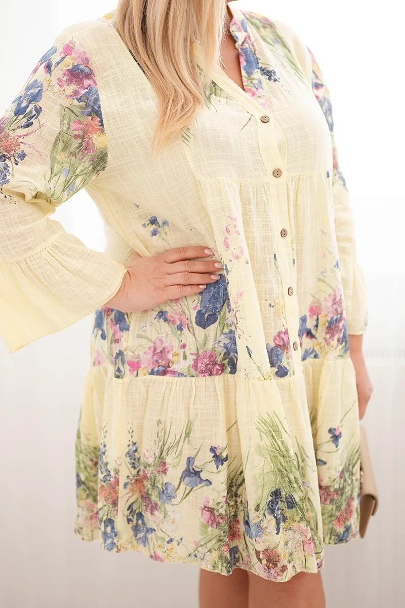 Sukienka damska bawełniana Plus Size z dekoltem V i guzikami kwiatowy wzór żółta - obrazek 4