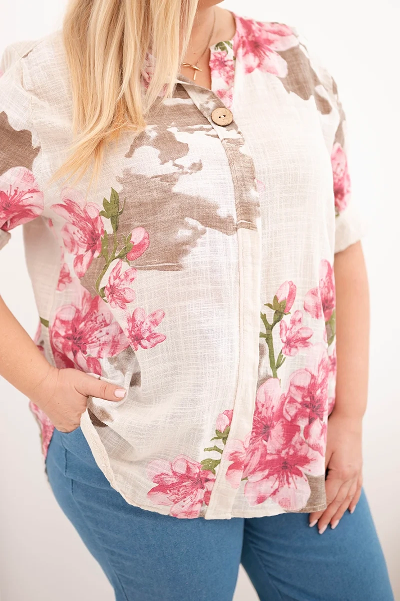 Bluzka damska bawełniana Plus Size z dekoltem V w kwiatowy wzór beżowa - obrazek 4