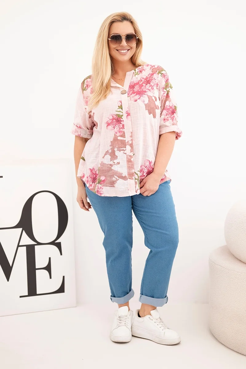 Bluzka damska bawełniana Plus Size z dekoltem V w kwiatowy wzór pudrowy róż - obrazek 2