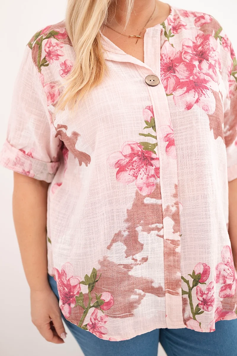 Bluzka damska bawełniana Plus Size z dekoltem V w kwiatowy wzór pudrowy róż - obrazek 4