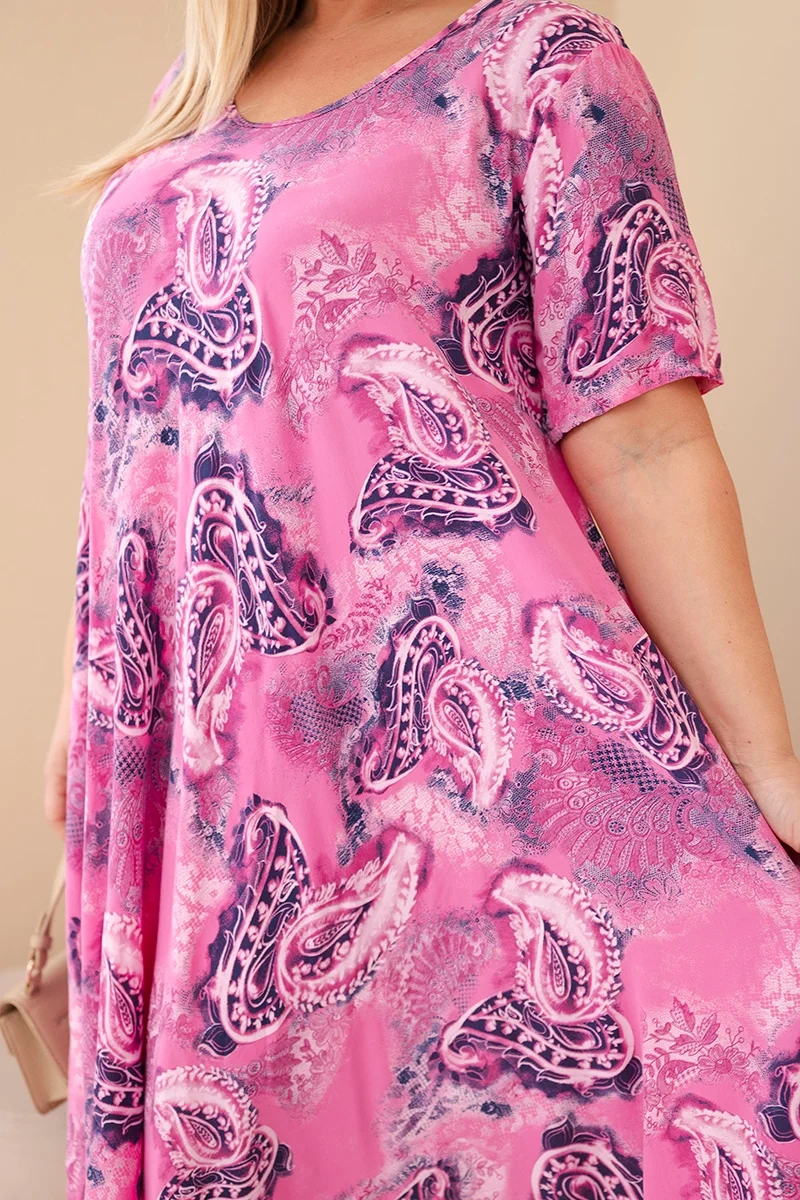 Sukienka damska wiskozowa Plus Size z krótkim rękawem i fasonem paisley ciemno różowa - obrazek 4