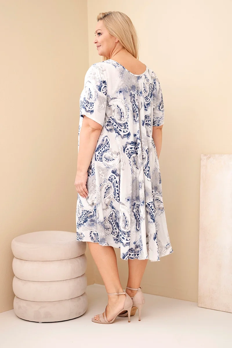 Sukienka damska wiskozowa Plus Size z krótkim rękawem i fasonem paisley beżowa - obrazek 4