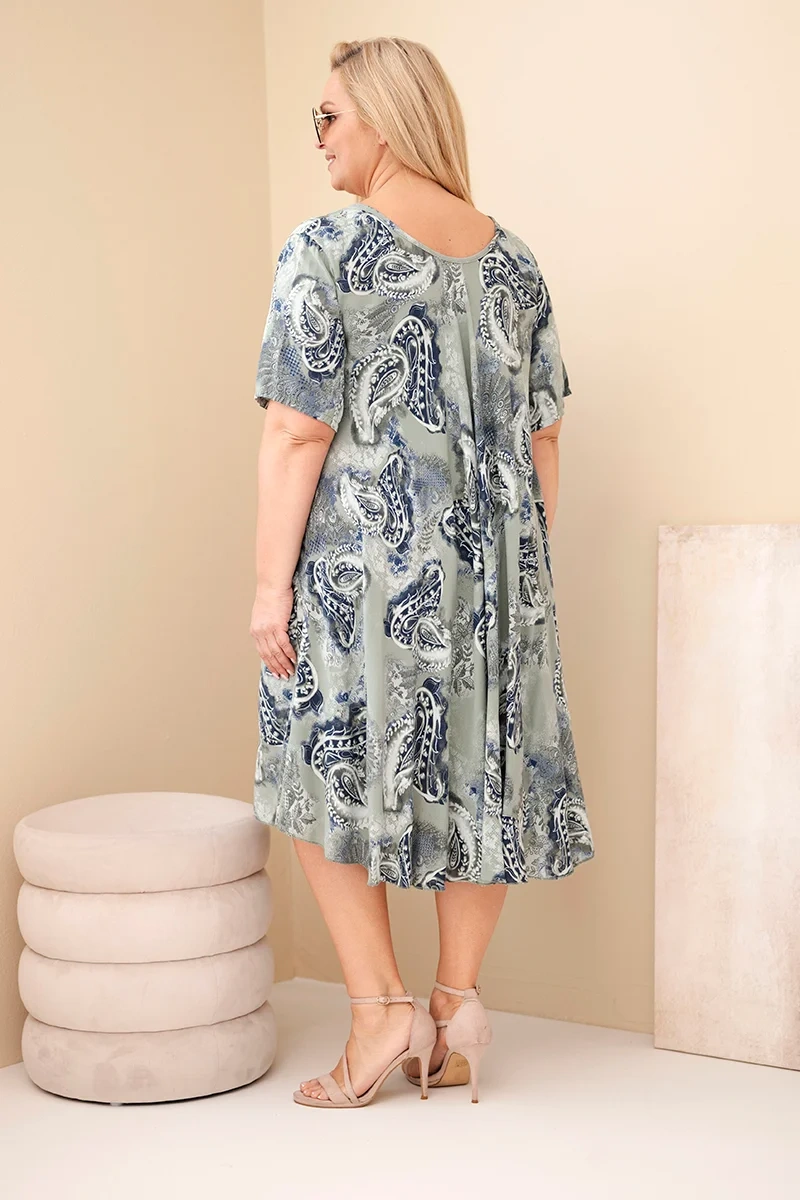 Sukienka damska wiskozowa Plus Size z krótkim rękawem i fasonem paisley khaki - obrazek 3
