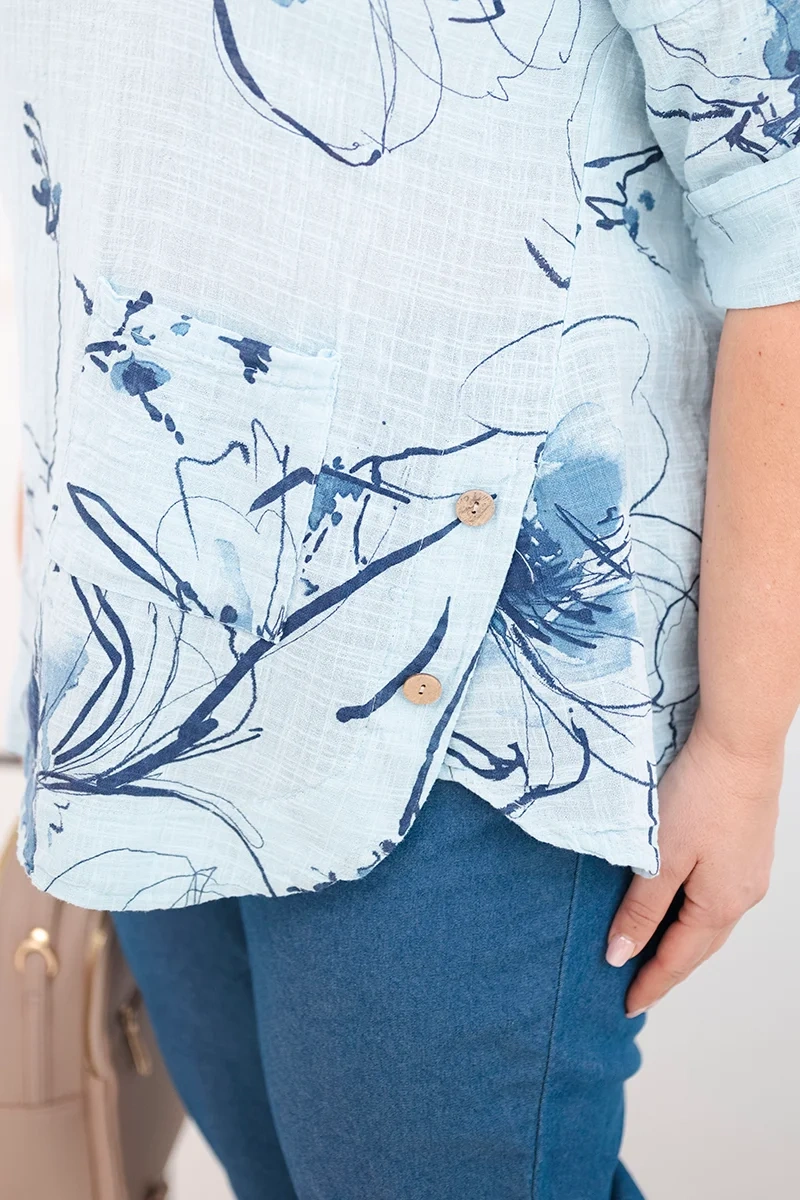 Bluzka damska bawełniana Plus Size z krótkim rękawem i kieszenią niebieska - obrazek 4