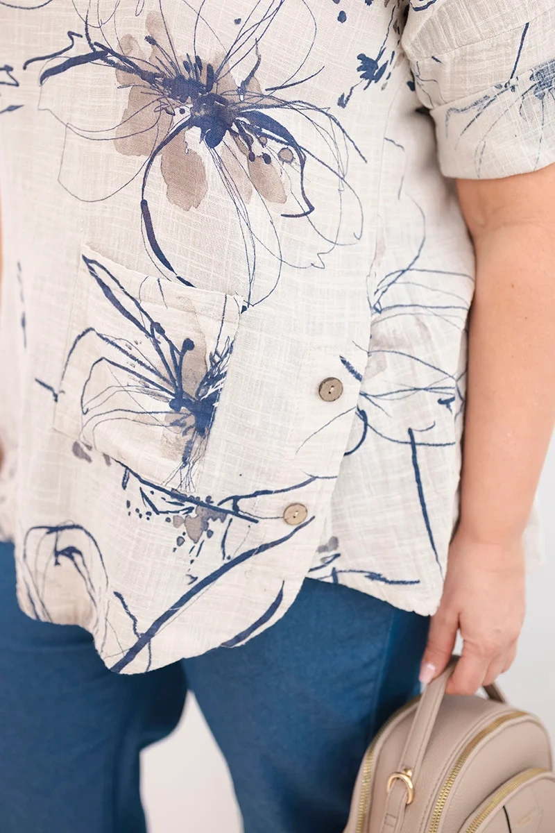 Bluzka damska bawełniana Plus Size z krótkim rękawem i kieszenią beżowa - obrazek 4