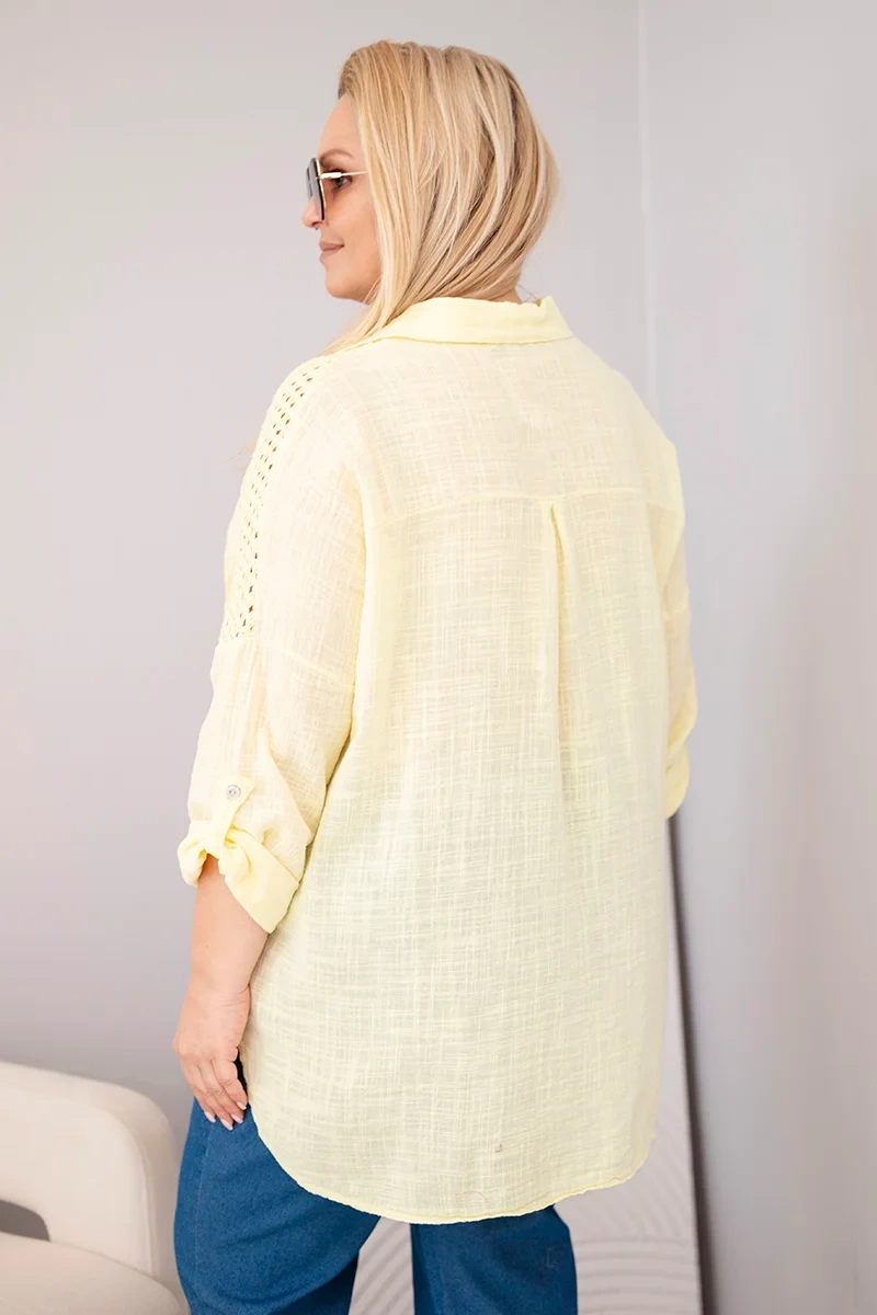 Koszula damska bawełniana Plus Size z kołnierzykiem i koronkową wstawką żółta - obrazek 3