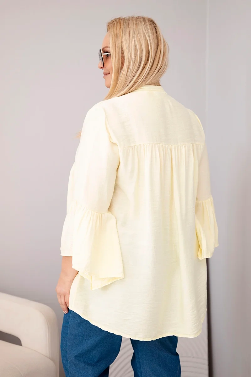 Bluzka damska wiskozowa Plus Size z falbaniastym rękawem i dekoltem V żółta - obrazek 3