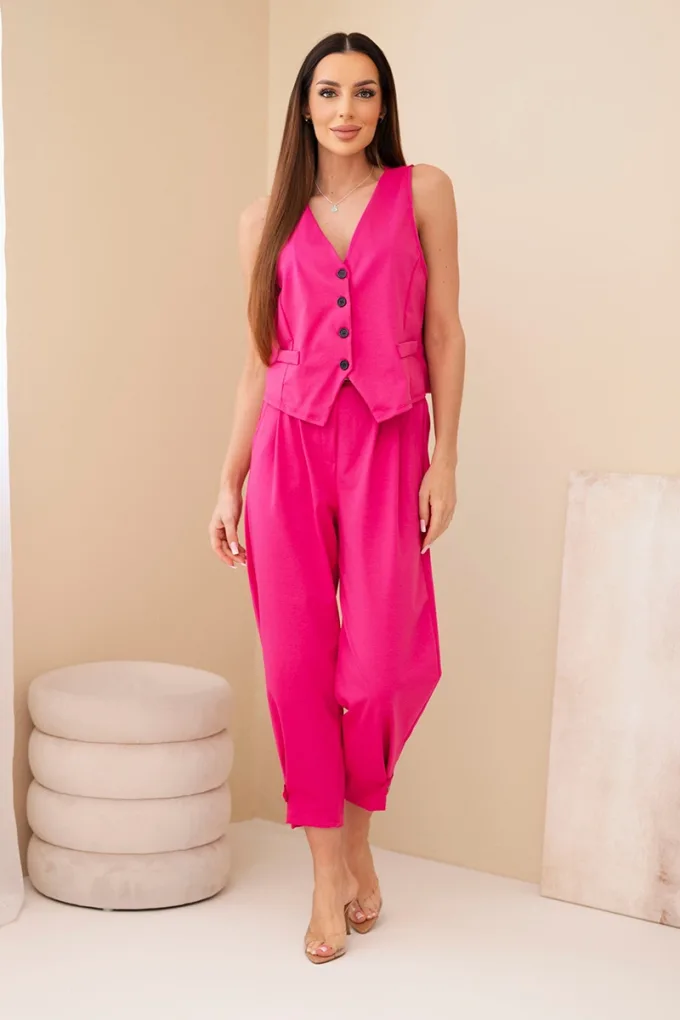 Komplet damski elegancki z kamizelką na guziki i spodniami fuksja