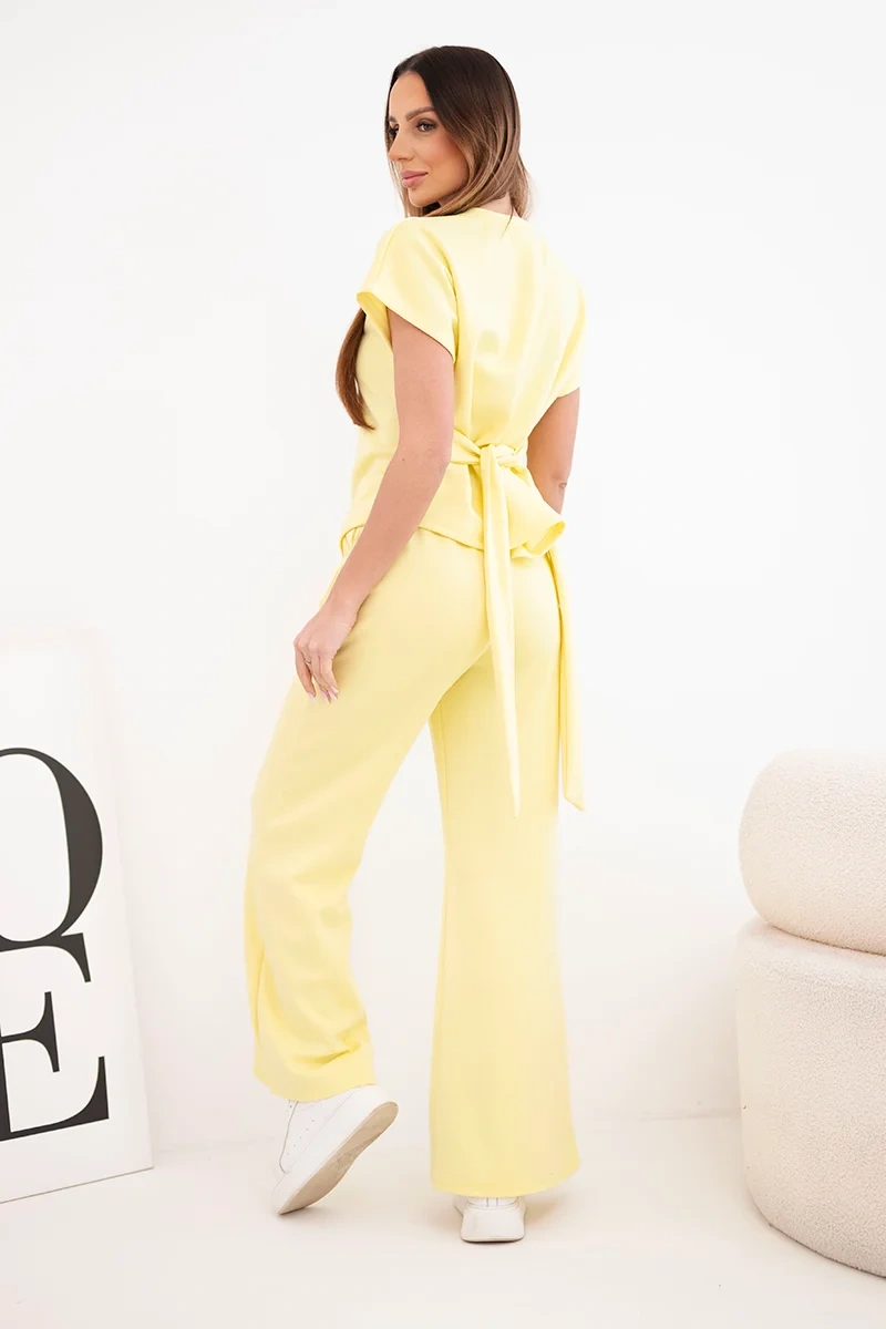 Komplet damski masełko z bluzką z krótkim rękawem i spodniami szeroka nogawka żółty - obrazek 4