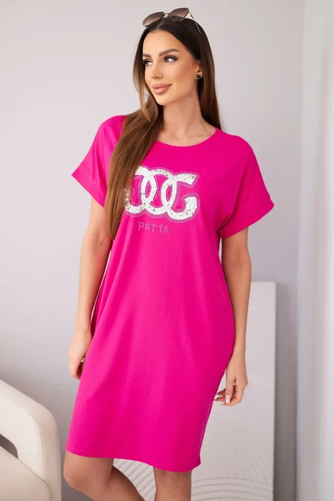 Sukienka damska wiskozowa z krótkim rękawem i ozdobnym nadrukiem fuksja