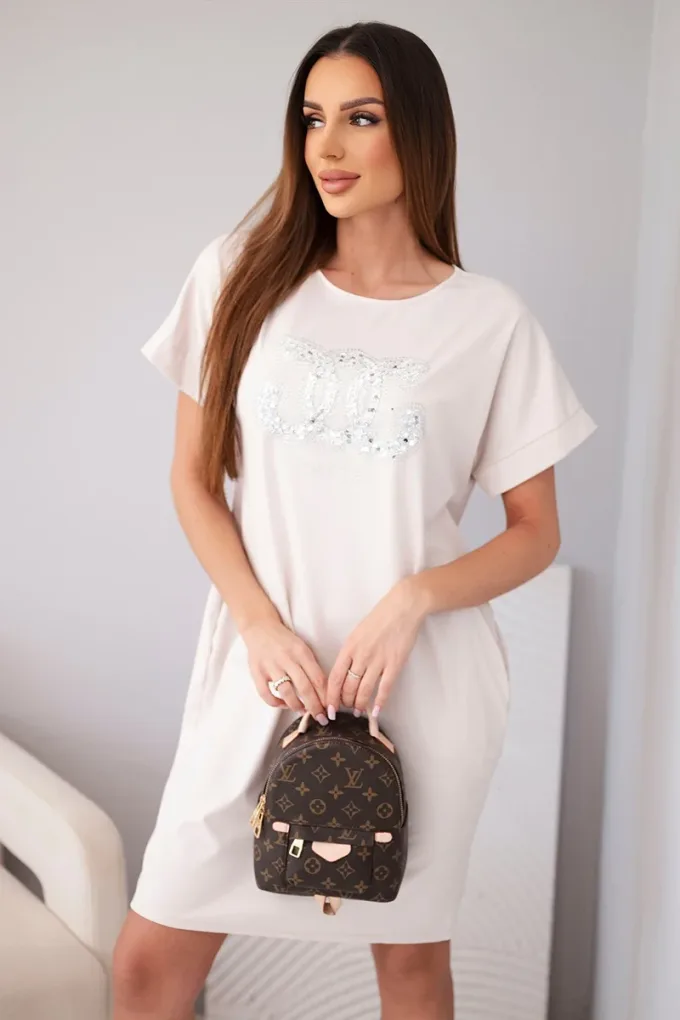 Sukienka damska wiskozowa z krótkim rękawem i ozdobnym nadrukiem beżowa