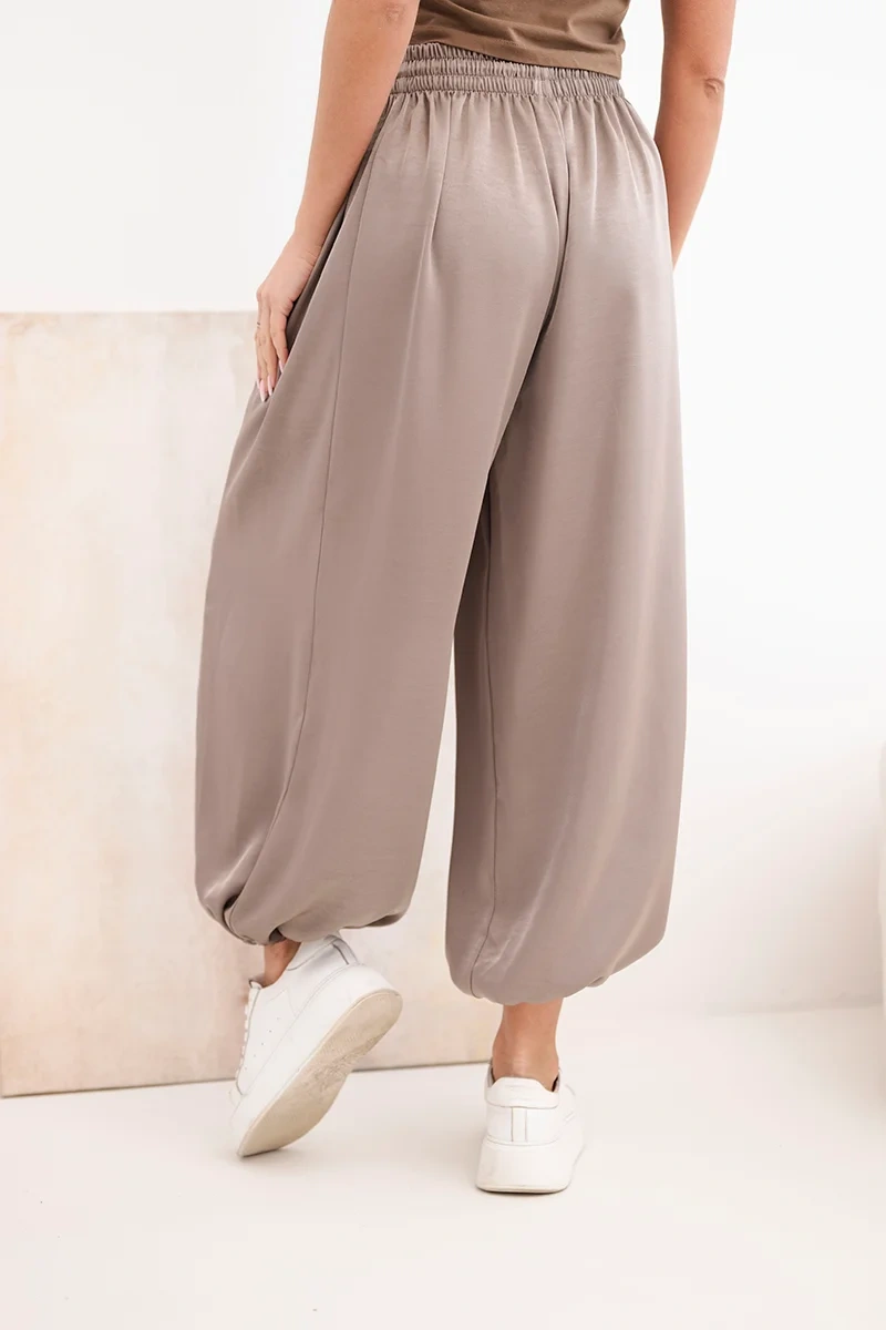 Spodnie damskie szerokie z gumką w pasie i wiązaniem typu alladynki fango - obrazek 3