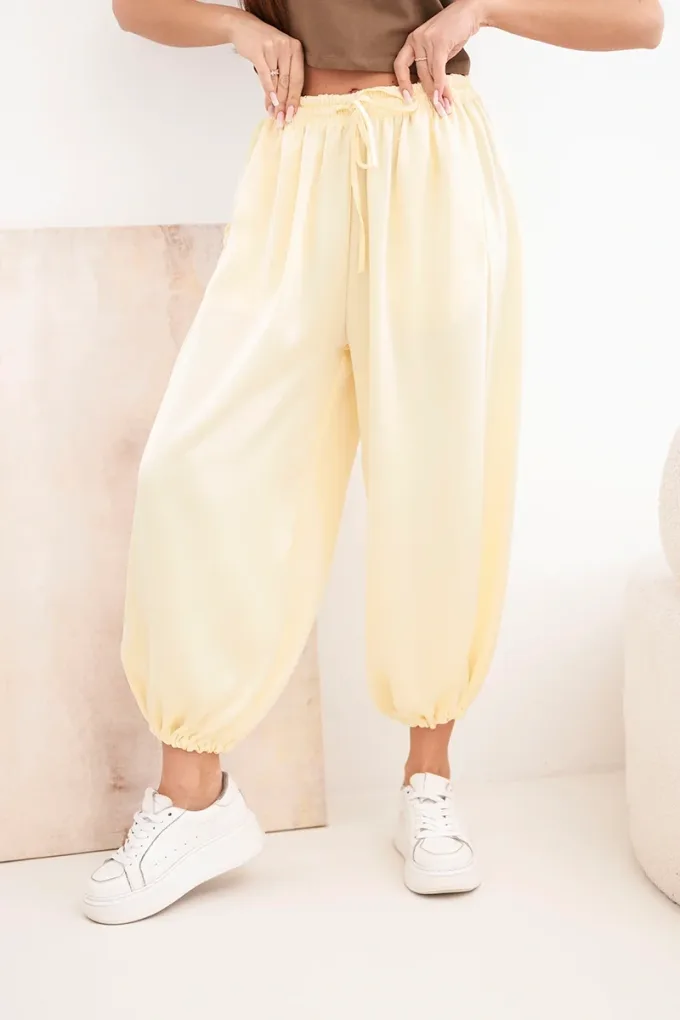Spodnie damskie szerokie z gumką w pasie i wiązaniem typu alladynki żółte