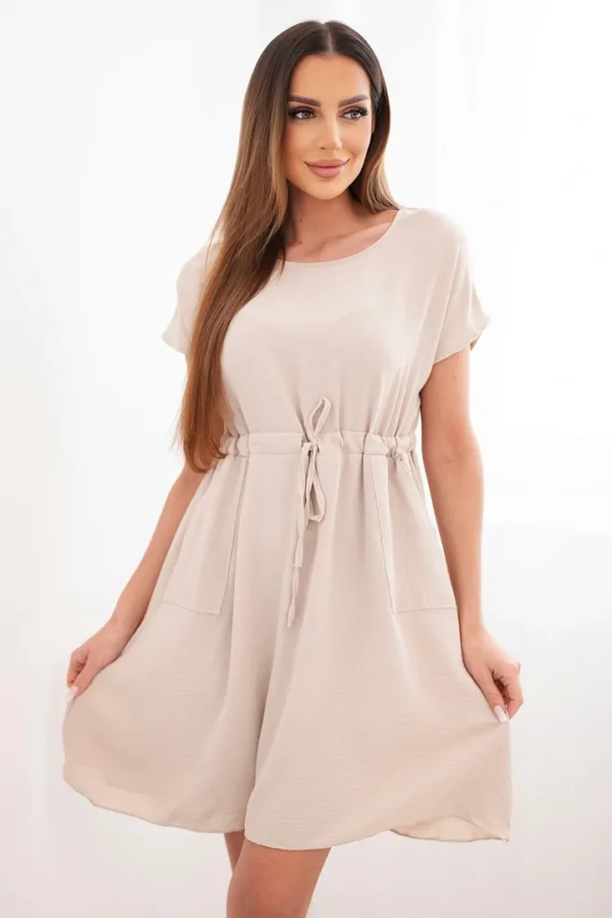 Sukienka damska z krótkim rękawem i wiązaniem w pasie beżowa