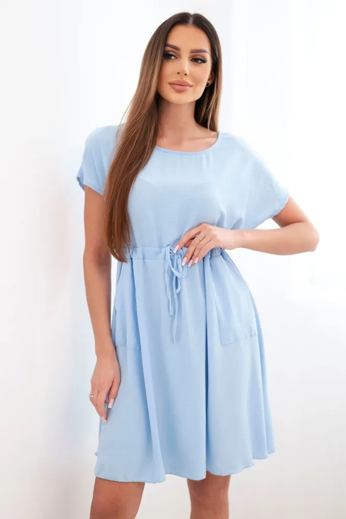 Sukienka damska z krótkim rękawem i wiązaniem w pasie niebieska