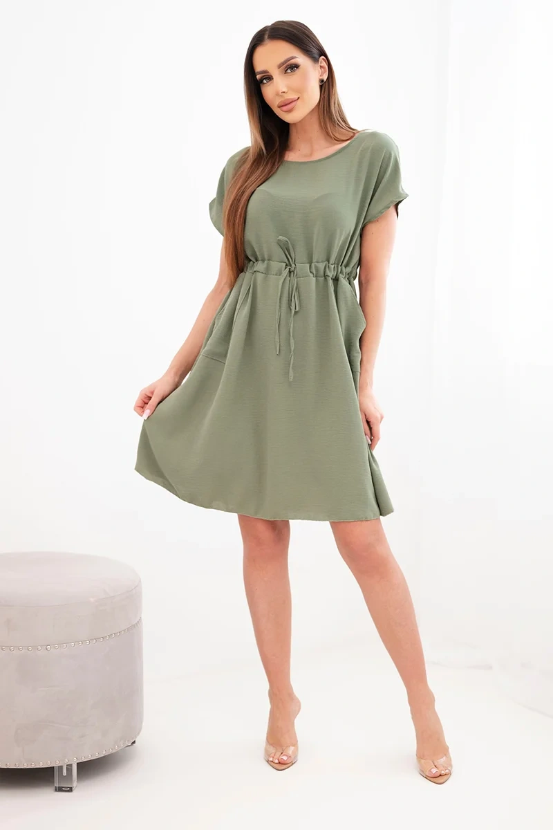 Sukienka damska z krótkim rękawem i wiązaniem w pasie khaki - obrazek 2