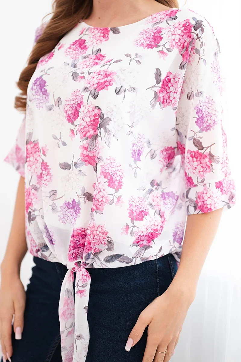 Bluzka damska w kwiaty z wiązaniem na dole fuksja - obrazek 4