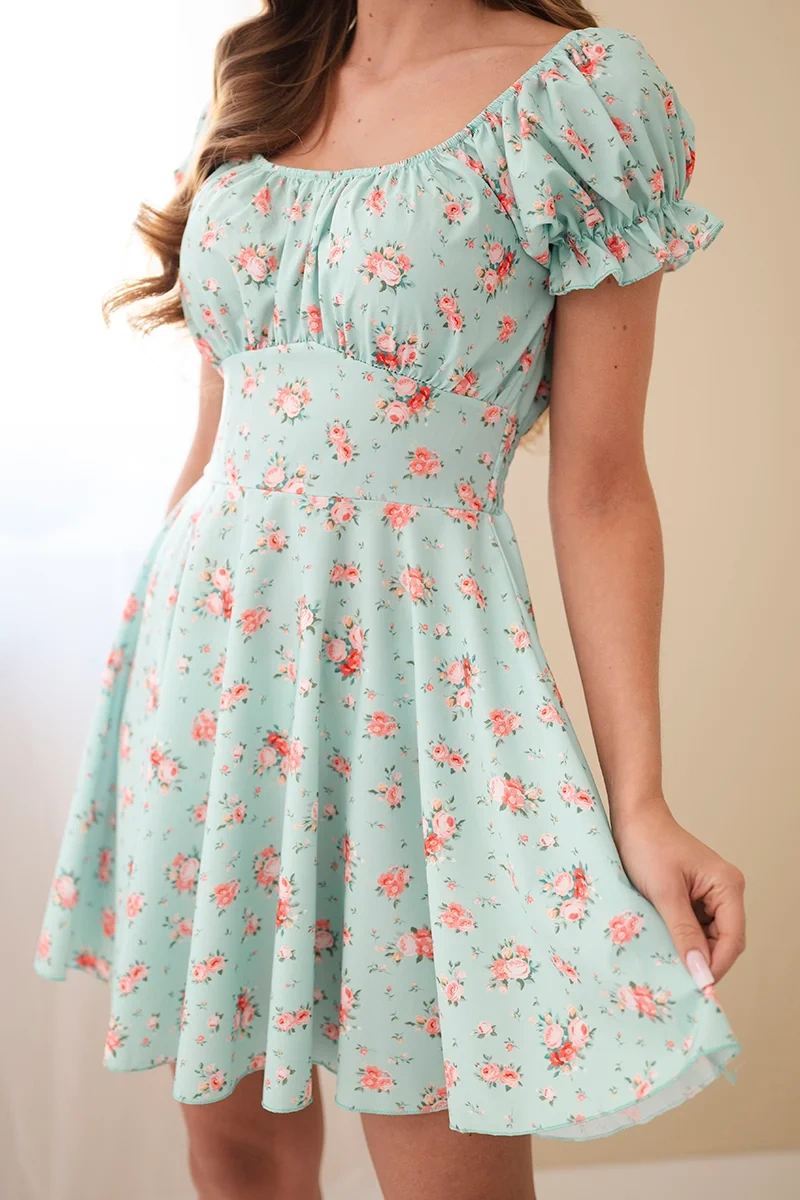 Sukienka damska w kwiaty z bufiastym rękawem i elastyczną talią miętowa - obrazek 4