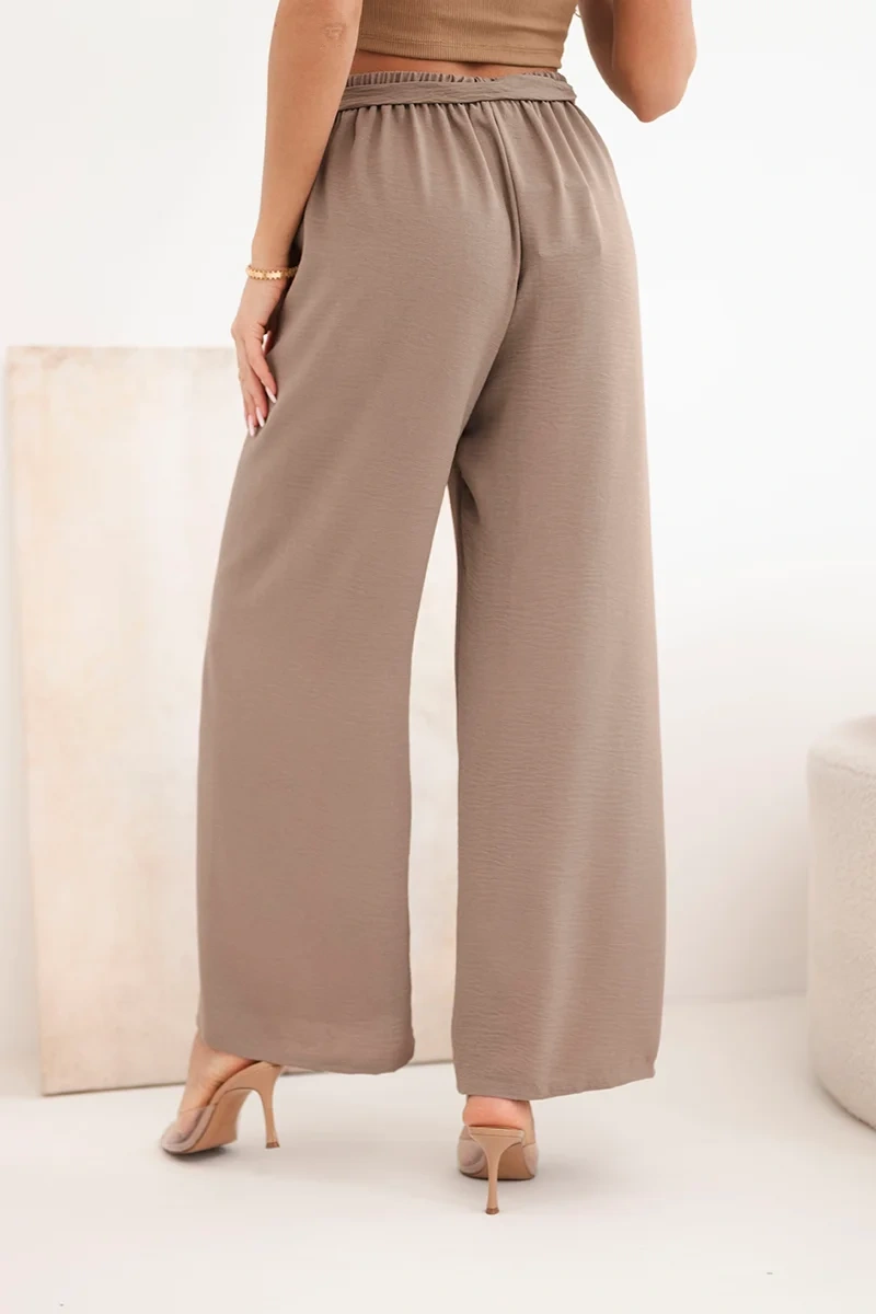 Spodnie z szeroką i wiązaniem w pasie mocca - obrazek 3